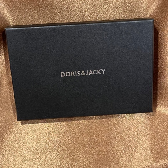 NIB Doris & Jacky Black Leather Billfold Wallet - Picture 9 of 9